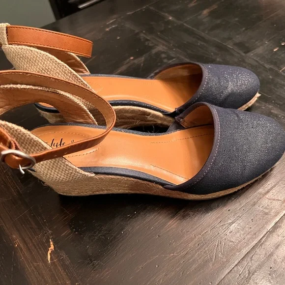 Shoes - Picture 4 of 4